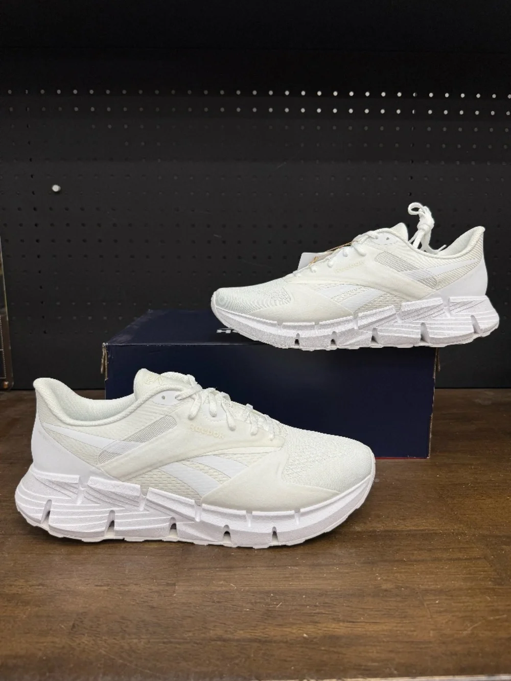 New W/ Box! Men's Reebok Zig Dynamica 5 White Running Athletic Sneakers Size 13